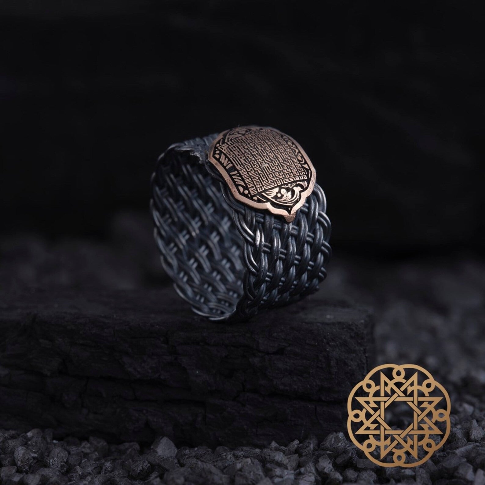 Knitted model ring