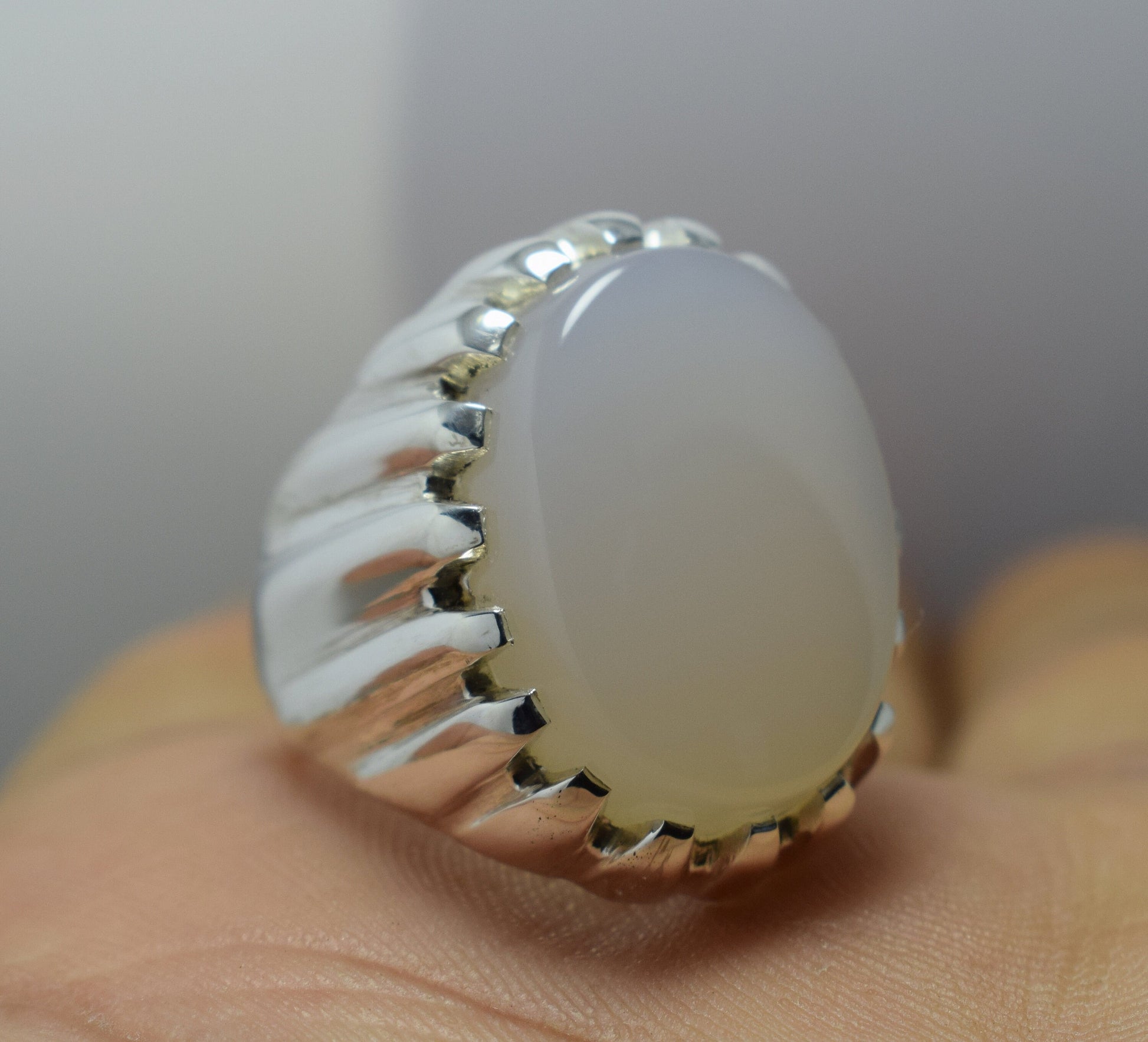 Deep White Yemeni Aqeeq Ring