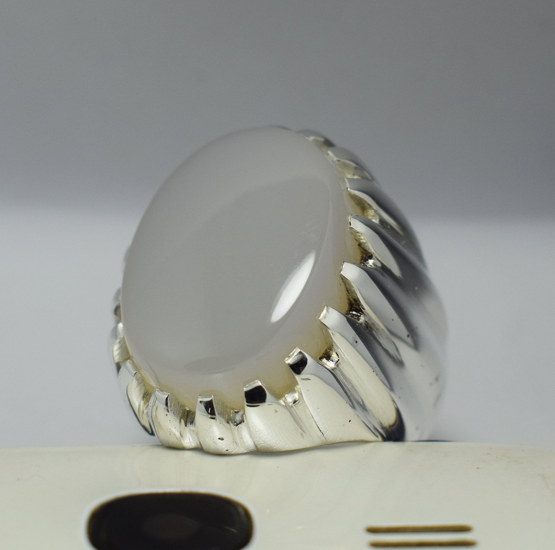 Deep White Yemeni Aqeeq Ring
