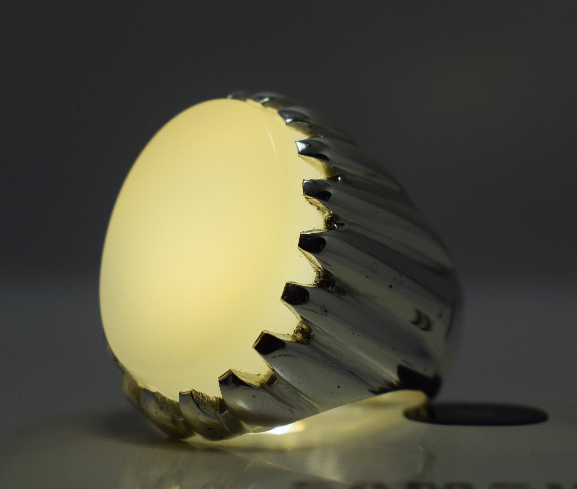 Deep White Yemeni Aqeeq Ring